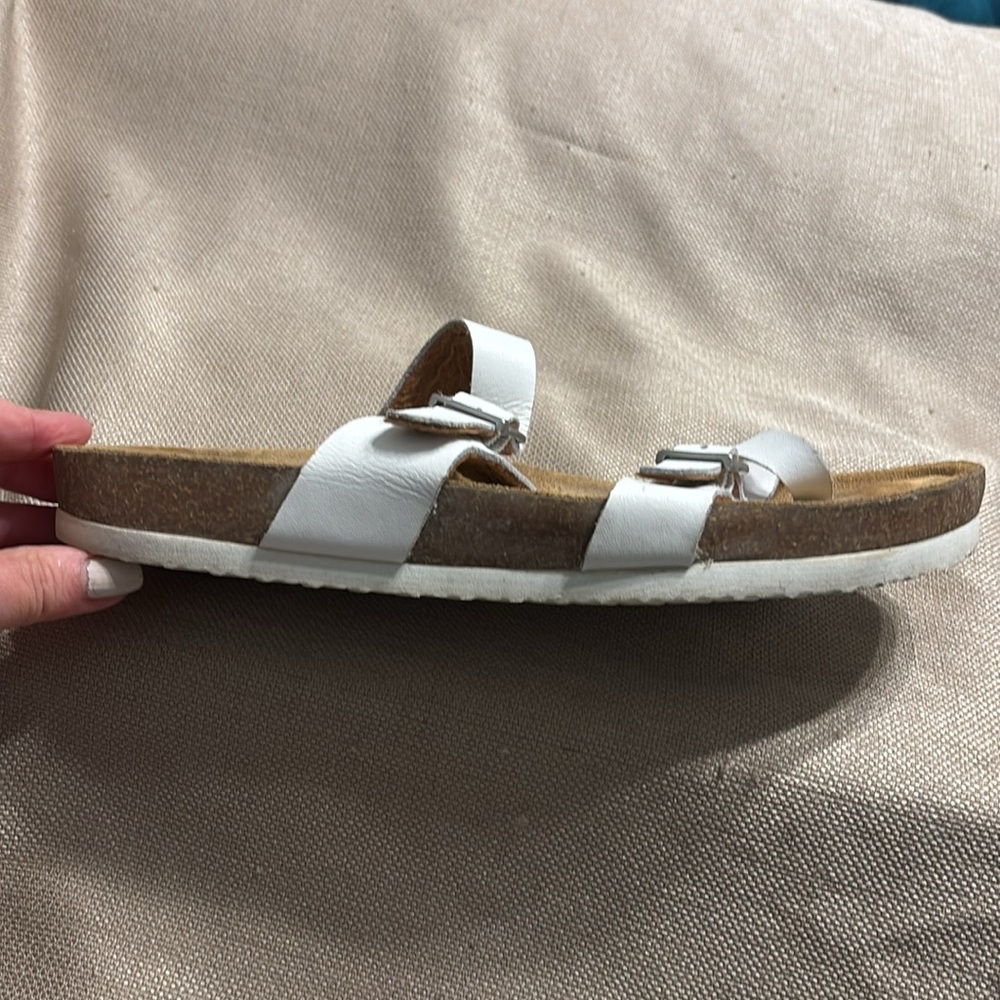 Eastland Tiogo Leather Toe Ring Sandals - Picture 4 of 9